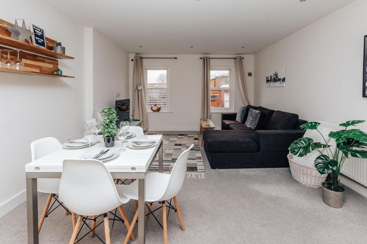 Central Modern Flat For 4-6 & Dedicated Parking Henley-on-Thames Eksteriør billede