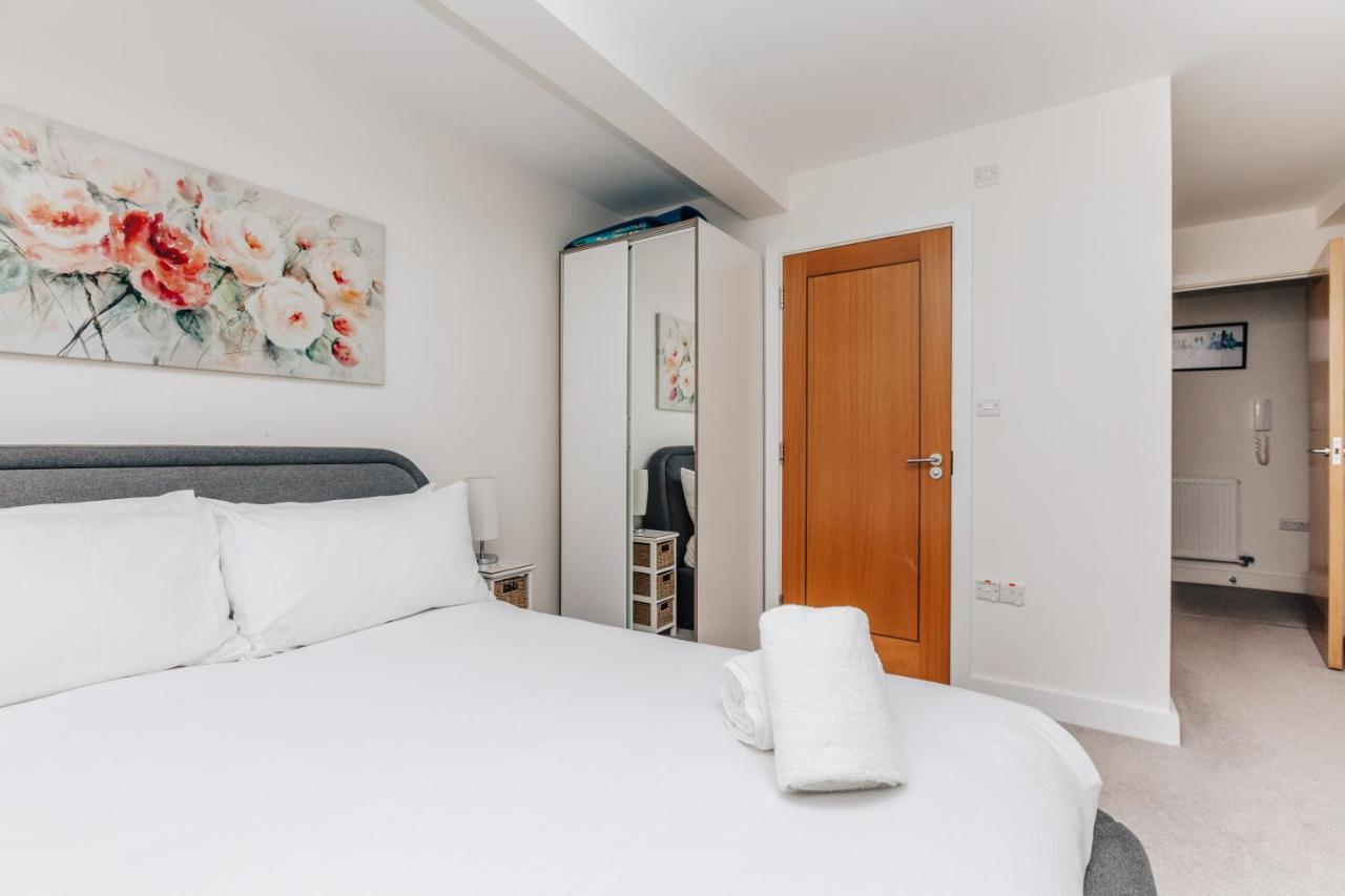 Central Modern Flat For 4-6 & Dedicated Parking Henley-on-Thames Eksteriør billede