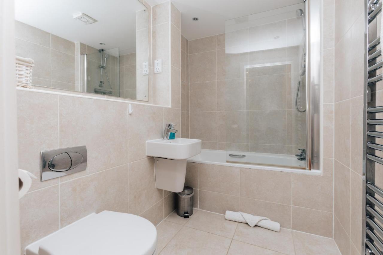 Central Modern Flat For 4-6 & Dedicated Parking Henley-on-Thames Eksteriør billede