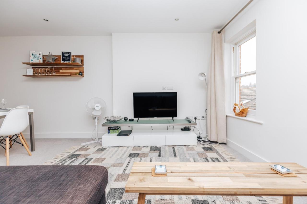Central Modern Flat For 4-6 & Dedicated Parking Henley-on-Thames Eksteriør billede