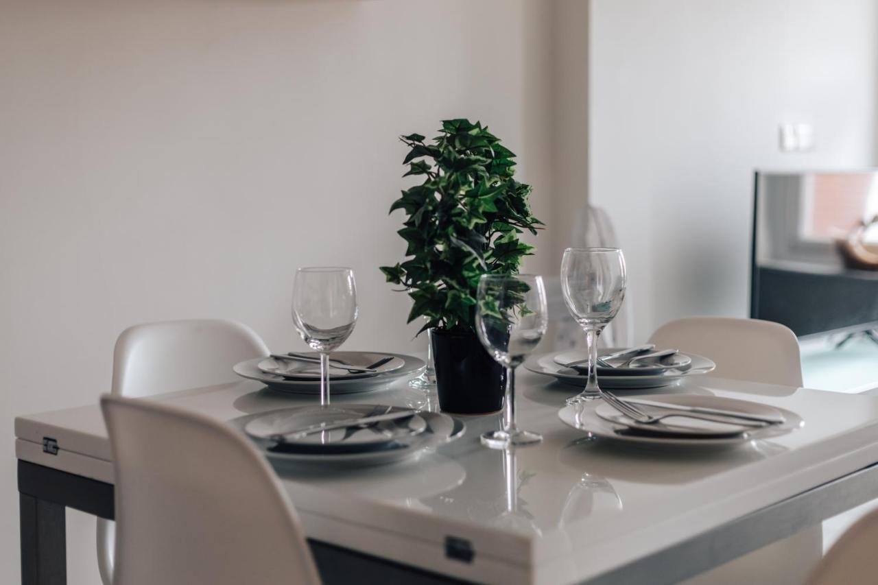 Central Modern Flat For 4-6 & Dedicated Parking Henley-on-Thames Eksteriør billede