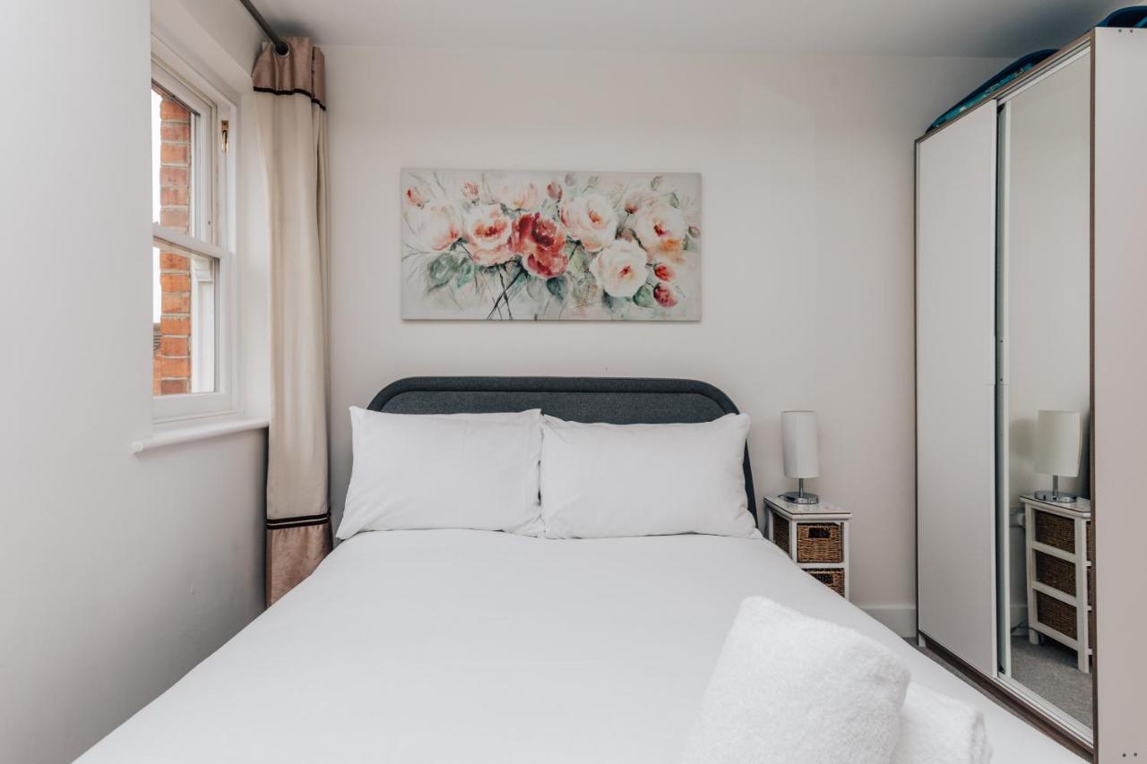 Central Modern Flat For 4-6 & Dedicated Parking Henley-on-Thames Eksteriør billede