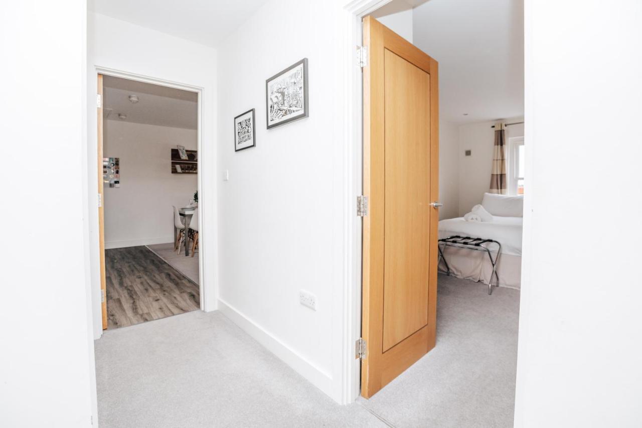 Central Modern Flat For 4-6 & Dedicated Parking Henley-on-Thames Eksteriør billede