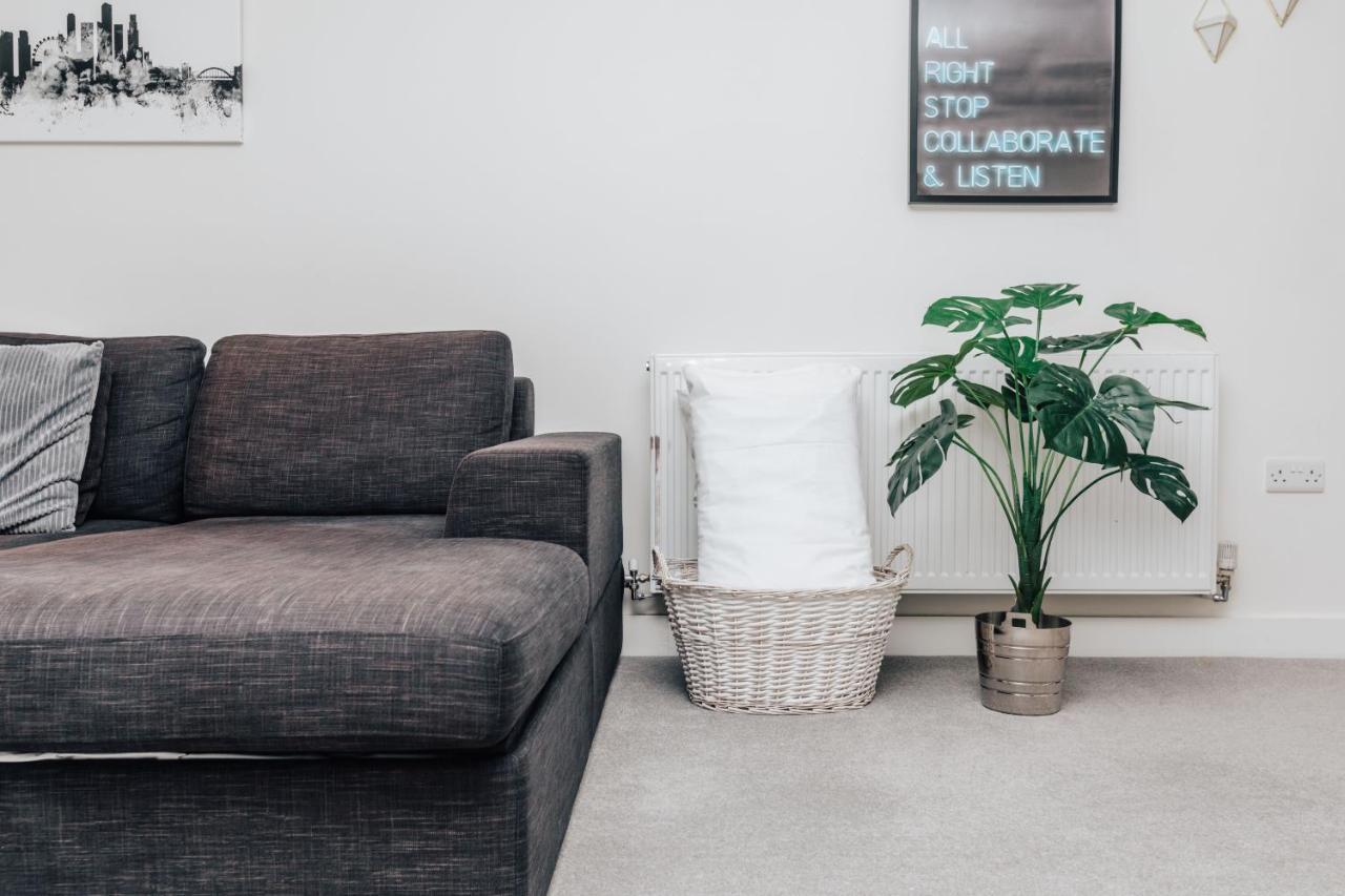 Central Modern Flat For 4-6 & Dedicated Parking Henley-on-Thames Eksteriør billede