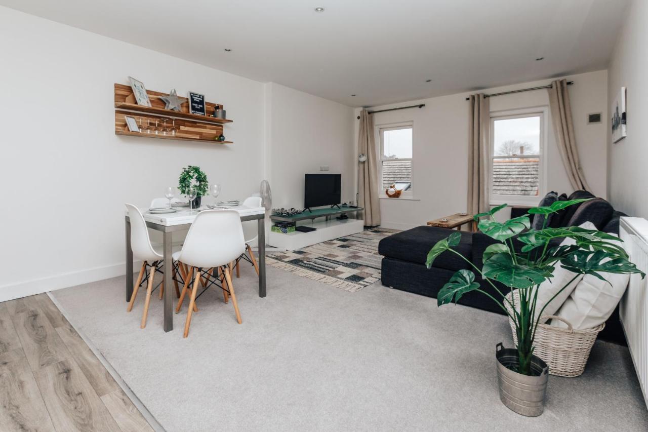 Central Modern Flat For 4-6 & Dedicated Parking Henley-on-Thames Eksteriør billede