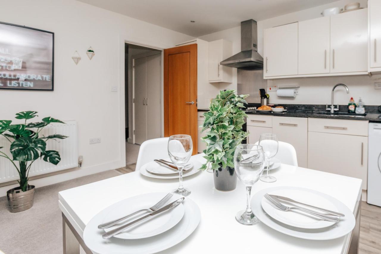 Central Modern Flat For 4-6 & Dedicated Parking Henley-on-Thames Eksteriør billede