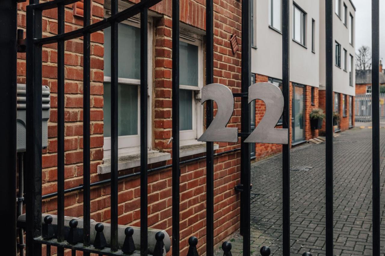 Central Modern Flat For 4-6 & Dedicated Parking Henley-on-Thames Eksteriør billede