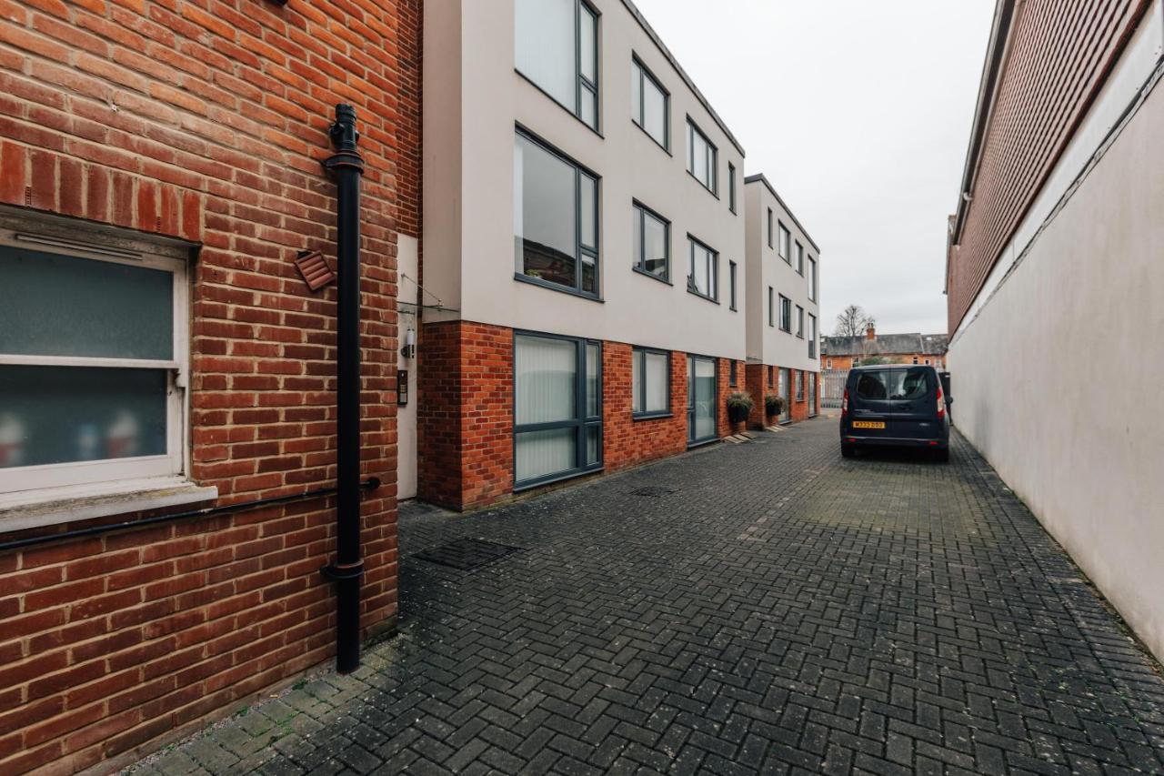 Central Modern Flat For 4-6 & Dedicated Parking Henley-on-Thames Eksteriør billede