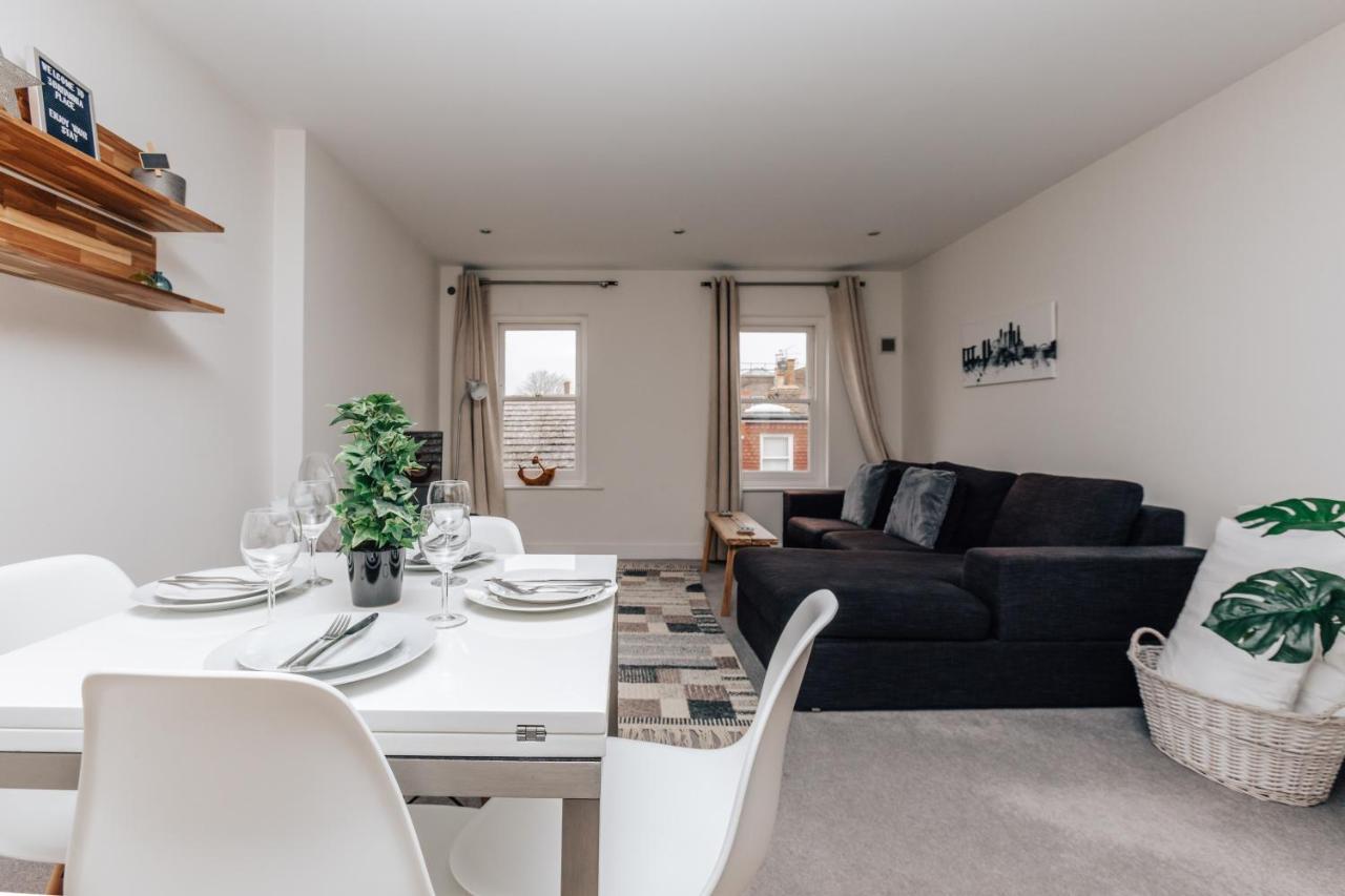 Central Modern Flat For 4-6 & Dedicated Parking Henley-on-Thames Eksteriør billede