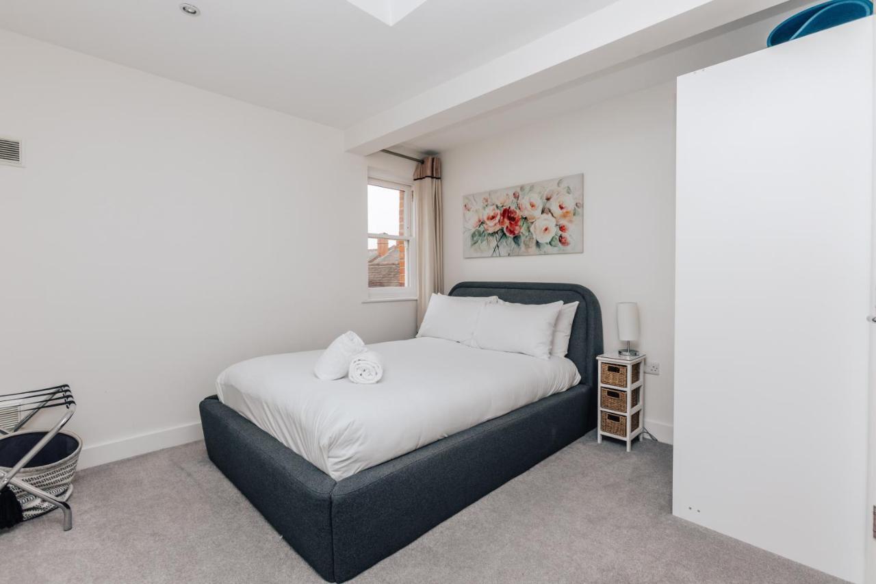 Central Modern Flat For 4-6 & Dedicated Parking Henley-on-Thames Eksteriør billede