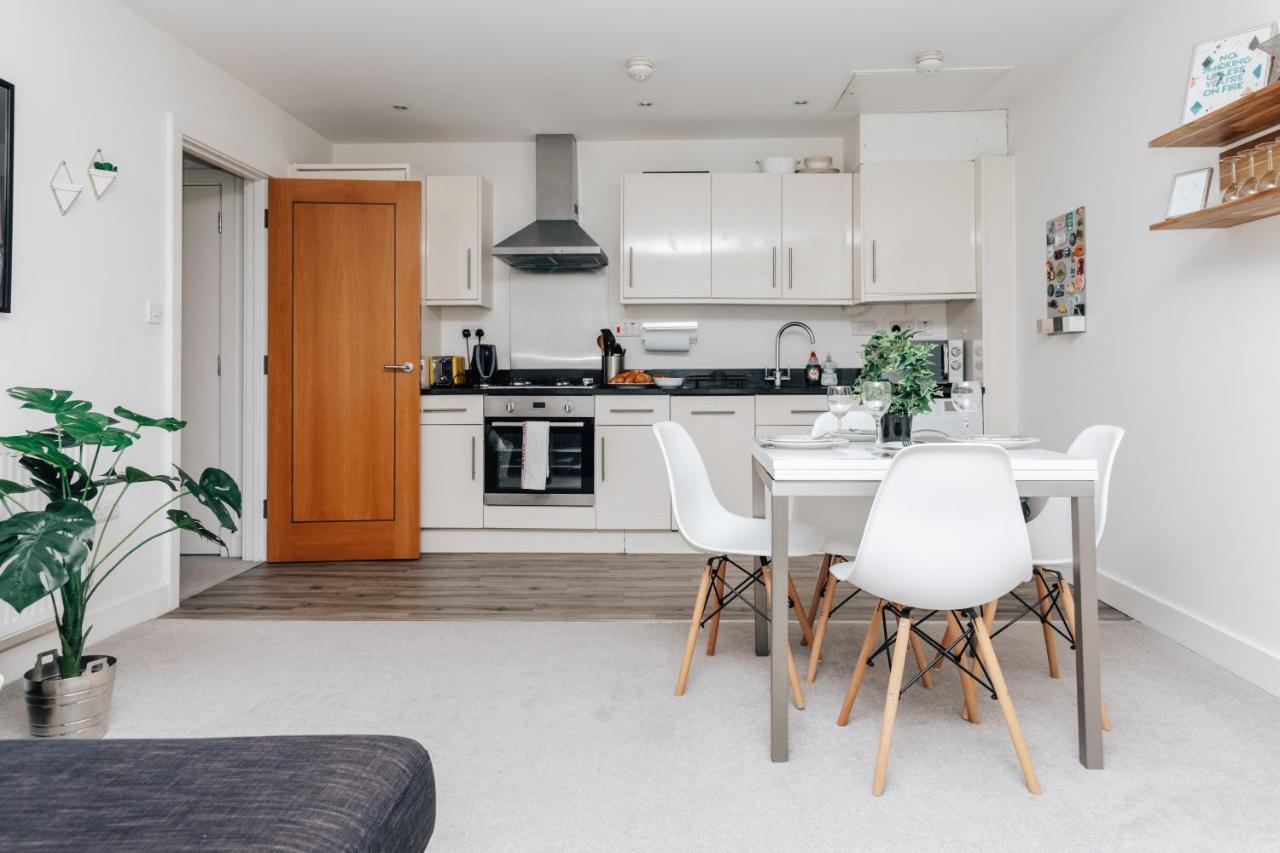 Central Modern Flat For 4-6 & Dedicated Parking Henley-on-Thames Eksteriør billede