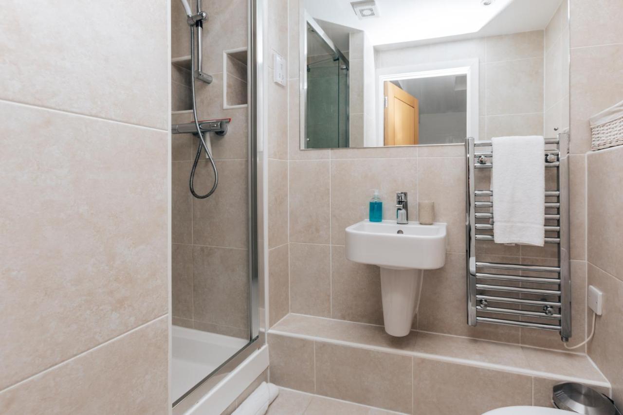 Central Modern Flat For 4-6 & Dedicated Parking Henley-on-Thames Eksteriør billede